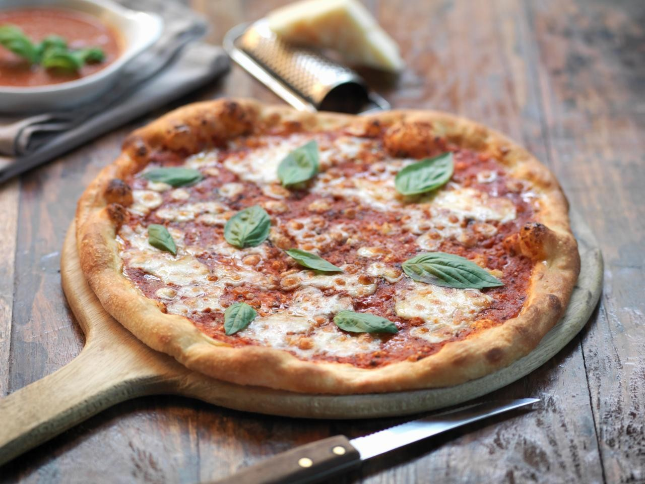 Pizza Stones & Pizza Tools
