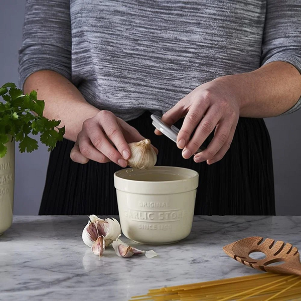 Mason Cash Innovative Kitchen Garlic Storage & Grater