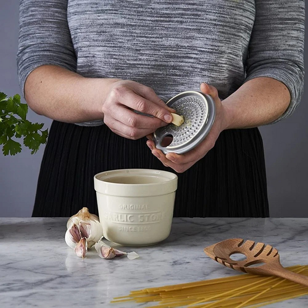 Mason Cash Innovative Kitchen Garlic Storage & Grater