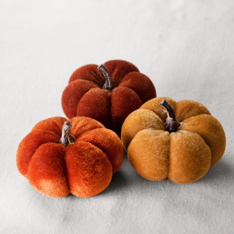 SET /3 WARM COLORED MINI VELVET PUMPKINS