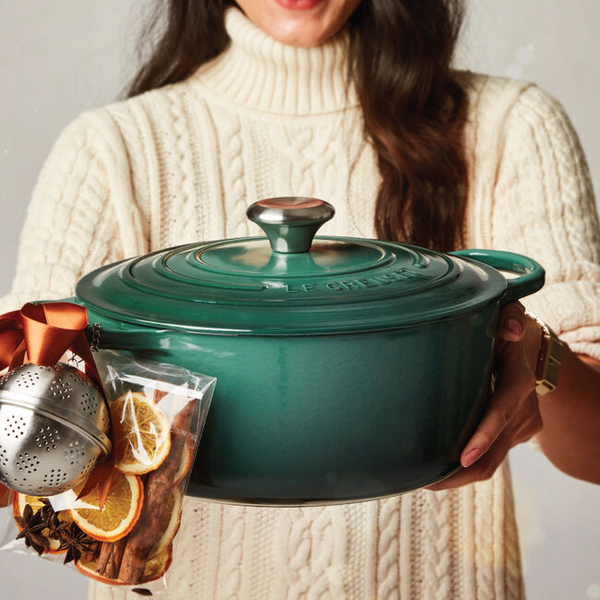 Le Creuset, Artichaut, 5.5qt., Signature Round Dutch Oven