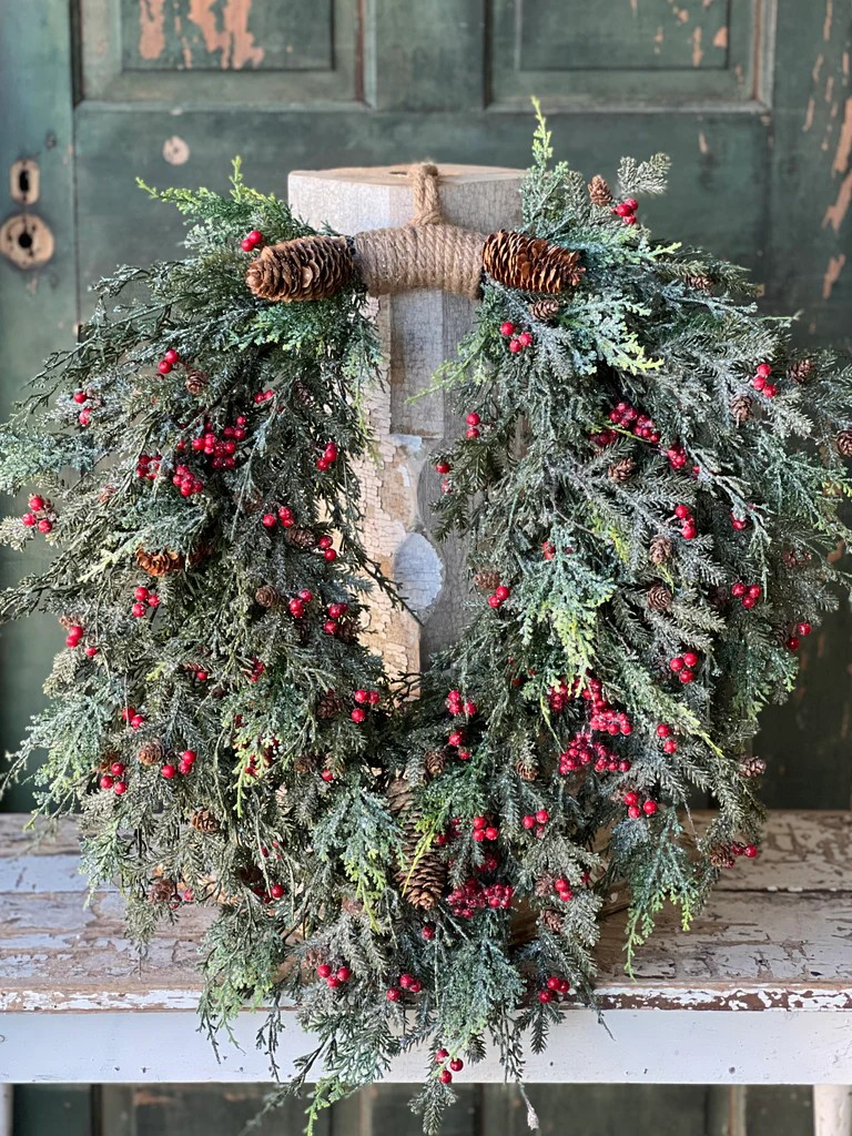 Divinity Berry Hanging Wreath | 28"