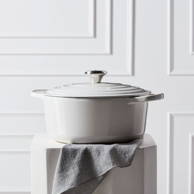 Le Creuset, White, 5.5qt., Signature Round Dutch Oven