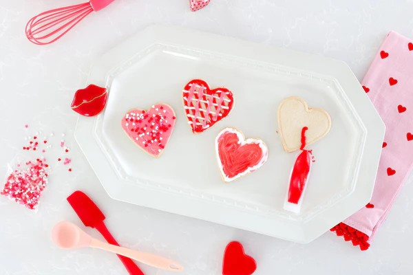 Smooches! Nora Fleming