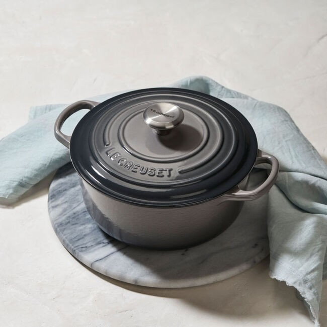 Signature Round Dutch Oven 5.5qt. Oyster